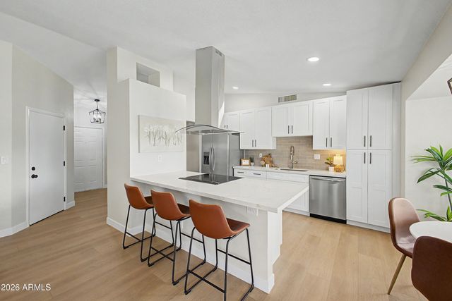 3141 E CHARLESTON Avenue, Phoenix, AZ 85032