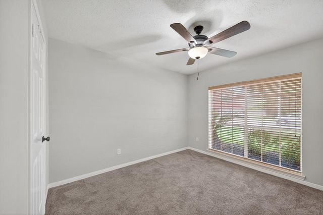 923 N Wellsford Drive, Pearland, TX 77584
