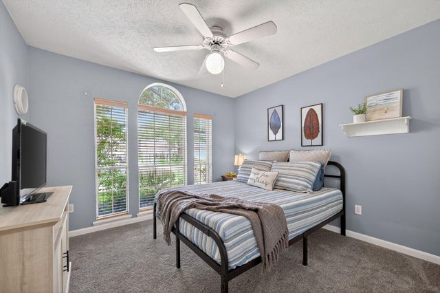 923 N Wellsford Drive, Pearland, TX 77584