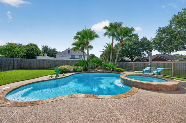 923 N Wellsford Drive, Pearland, TX 77584