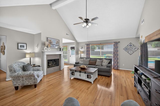 923 N Wellsford Drive, Pearland, TX 77584