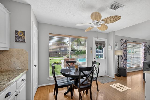923 N Wellsford Drive, Pearland, TX 77584