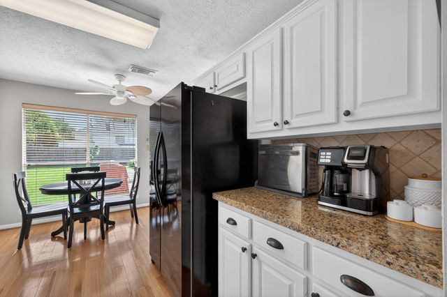923 N Wellsford Drive, Pearland, TX 77584
