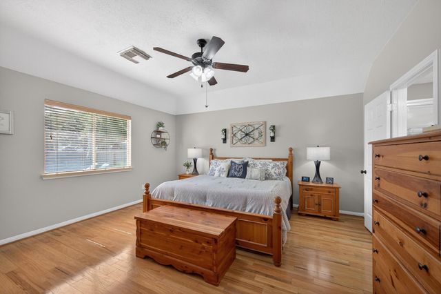 923 N Wellsford Drive, Pearland, TX 77584