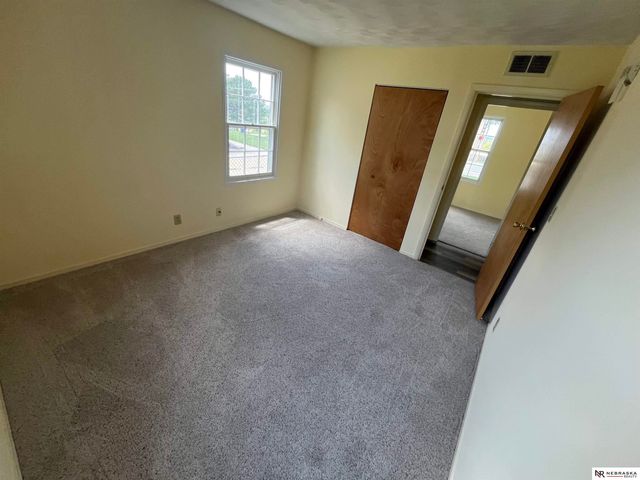 7623 S 42nd Street, Bellevue, NE 68147