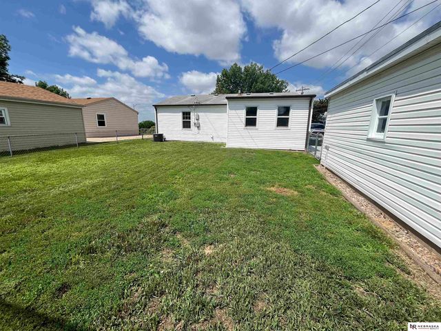 7623 S 42nd Street, Bellevue, NE 68147