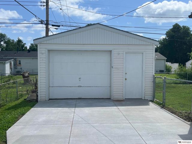 7623 S 42nd Street, Bellevue, NE 68147