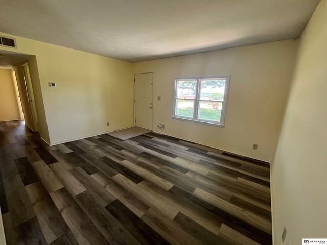 7623 S 42nd Street, Bellevue, NE 68147
