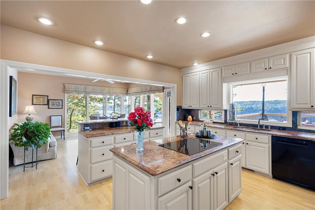 18 Rim Rock Road, Russellville, AR 72802