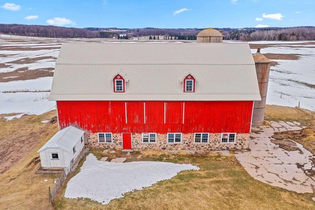 W1654 HOLY HILL ROAD, Cecil, WI 54111