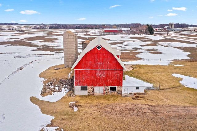 W1654 HOLY HILL ROAD, Cecil, WI 54111