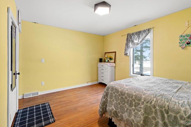 W1654 HOLY HILL ROAD, Cecil, WI 54111