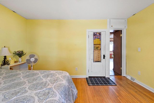 W1654 HOLY HILL ROAD, Cecil, WI 54111