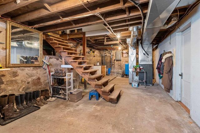 W1654 HOLY HILL ROAD, Cecil, WI 54111