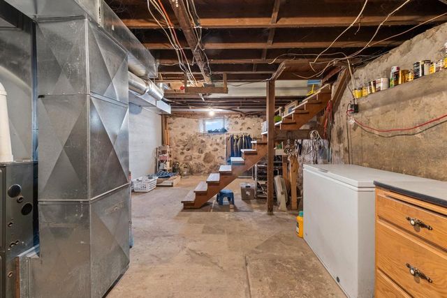 W1654 HOLY HILL ROAD, Cecil, WI 54111