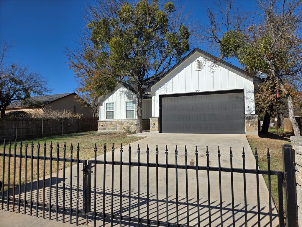 3704 Canyon Road, Granbury, TX 76049