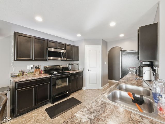 2870 Avebury Way, Brownsburg, IN 46112