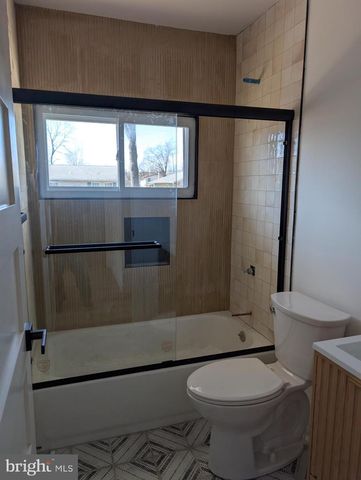 60 OUTLOOK LN, Levittown, PA 19055