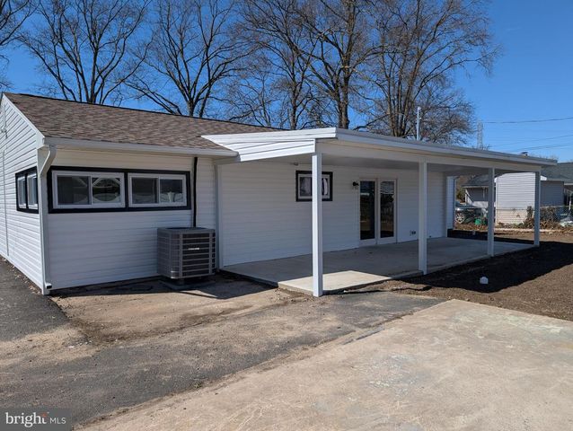 60 OUTLOOK LN, Levittown, PA 19055