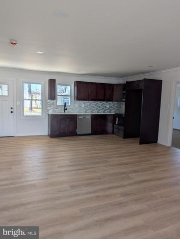 60 OUTLOOK LN, Levittown, PA 19055