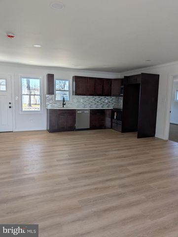 60 OUTLOOK LN, Levittown, PA 19055