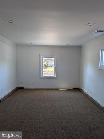 60 OUTLOOK LN, Levittown, PA 19055