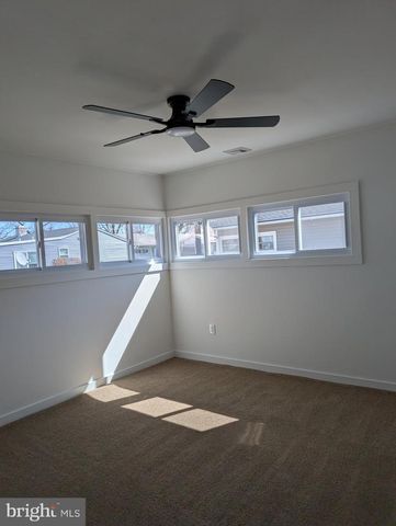 60 OUTLOOK LN, Levittown, PA 19055