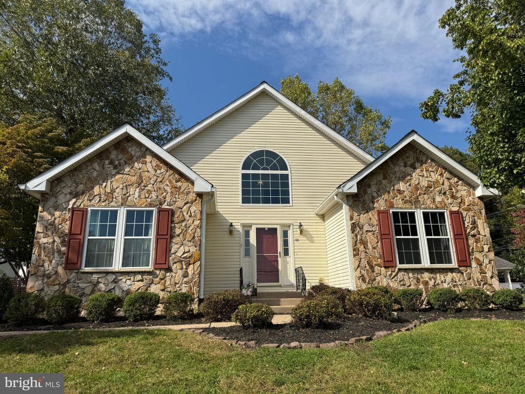 40 VALLEY VIEW DR, LANGHORNE, PA 19053 — exterior