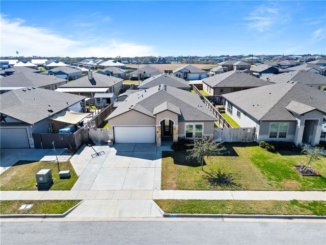 1815 Monterey Bay Dr, Portland, TX 78374