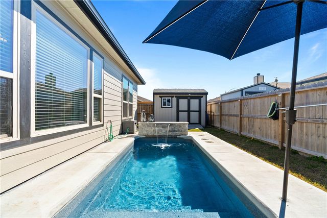 1815 Monterey Bay Dr, Portland, TX 78374