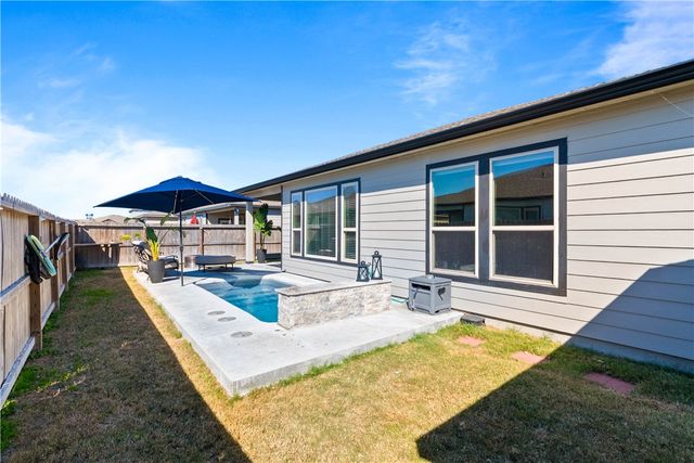 1815 Monterey Bay Dr, Portland, TX 78374