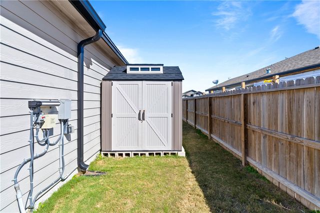 1815 Monterey Bay Dr, Portland, TX 78374