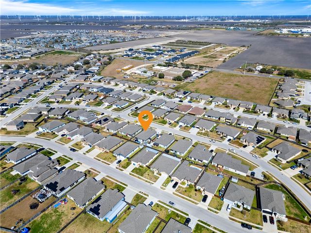 1815 Monterey Bay Dr, Portland, TX 78374