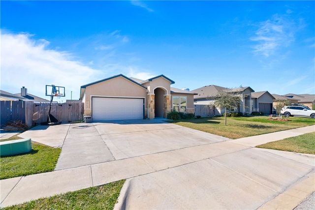 1815 Monterey Bay Dr, Portland, TX 78374