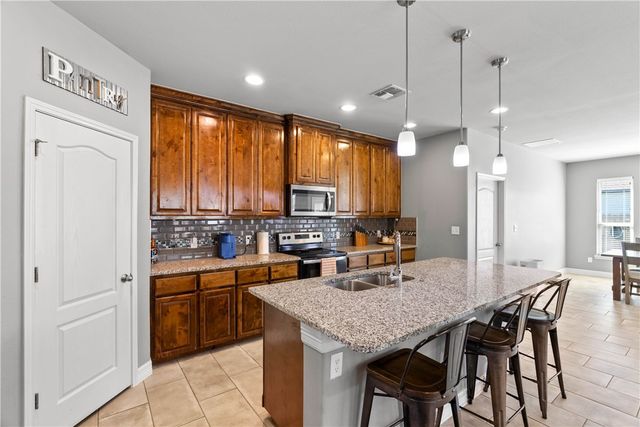 1815 Monterey Bay Dr, Portland, TX 78374