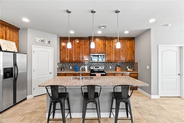 1815 Monterey Bay Dr, Portland, TX 78374