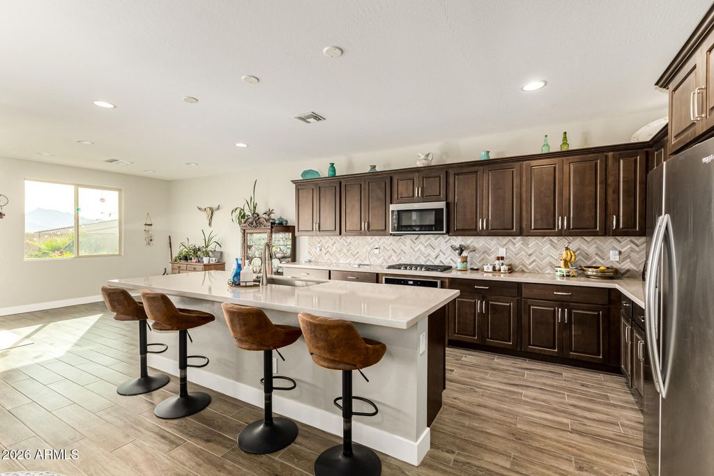 Image 11 of property listing at 11015 W MOBILE Lane, Tolleson, AZ 85353