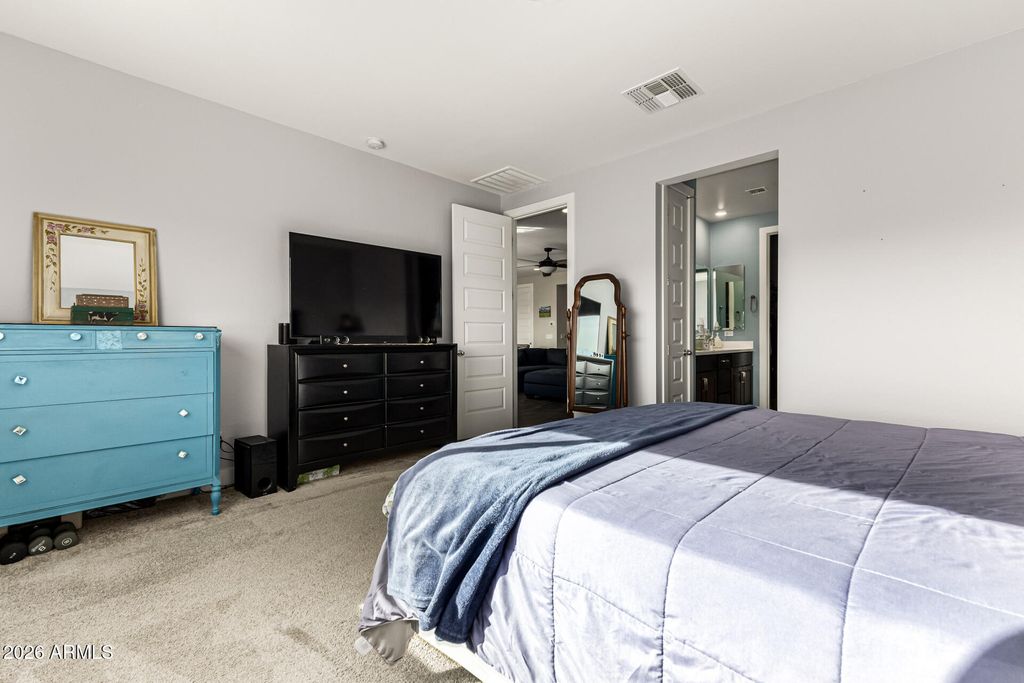 Image 18 of property listing at 11015 W MOBILE Lane, Tolleson, AZ 85353