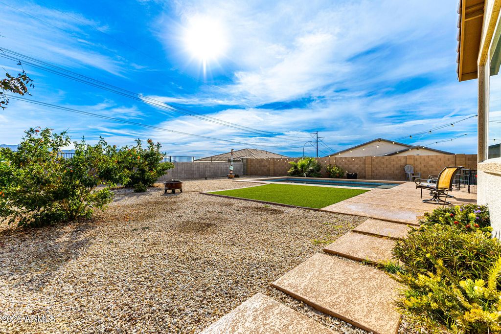 Image 33 of property listing at 11015 W MOBILE Lane, Tolleson, AZ 85353