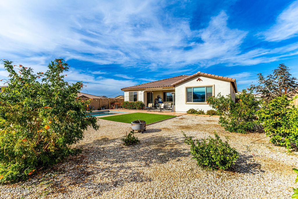 Image 34 of property listing at 11015 W MOBILE Lane, Tolleson, AZ 85353