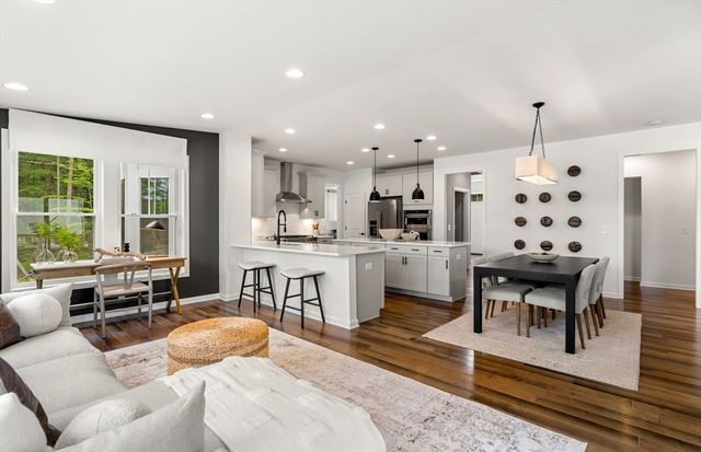 7 Germain Way 14, Norton, MA 02766