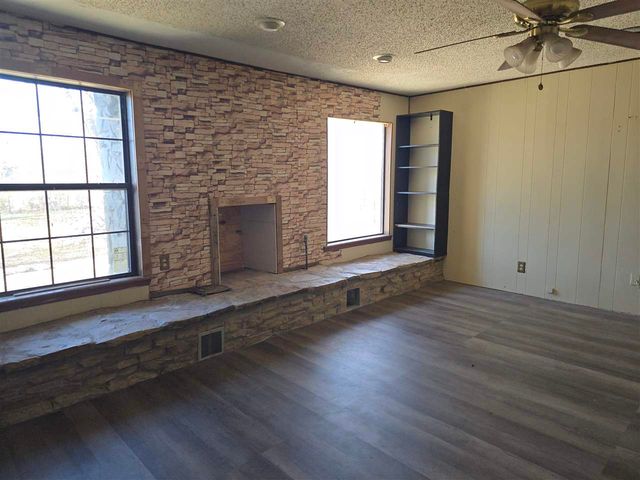 321 Sunnybrook Dr, Frederick, OK 73542