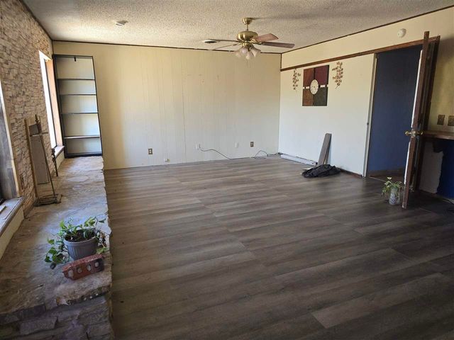 321 Sunnybrook Dr, Frederick, OK 73542