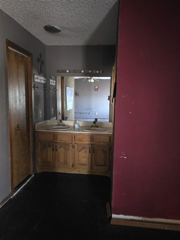 321 Sunnybrook Dr, Frederick, OK 73542