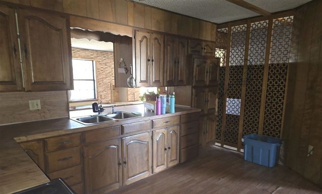 321 Sunnybrook Dr, Frederick, OK 73542