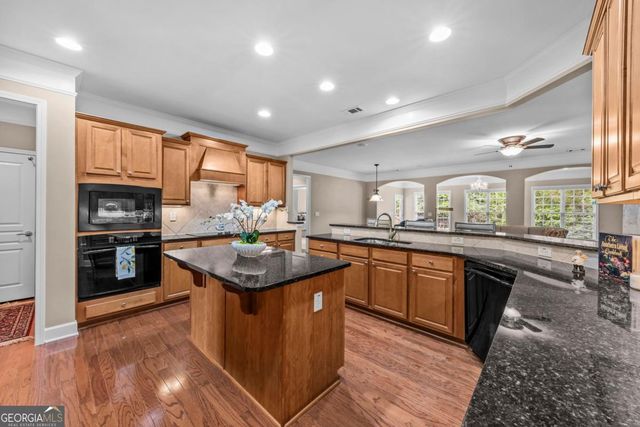 1000 Deep Water Way, Greensboro, GA 30642
