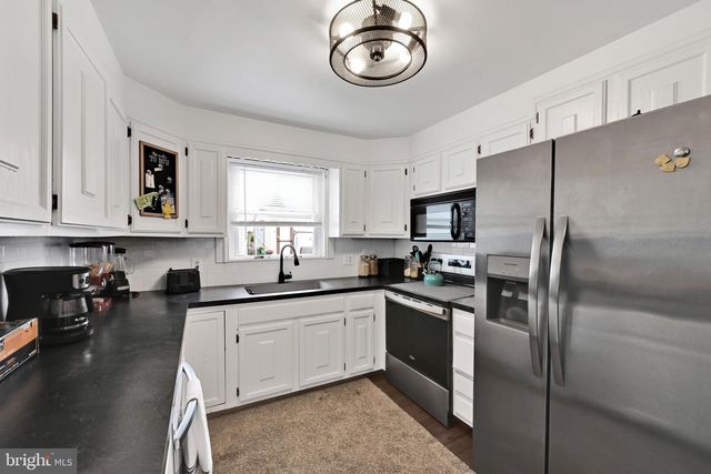 261 W POPLAR ST, Fleetwood, PA 19522