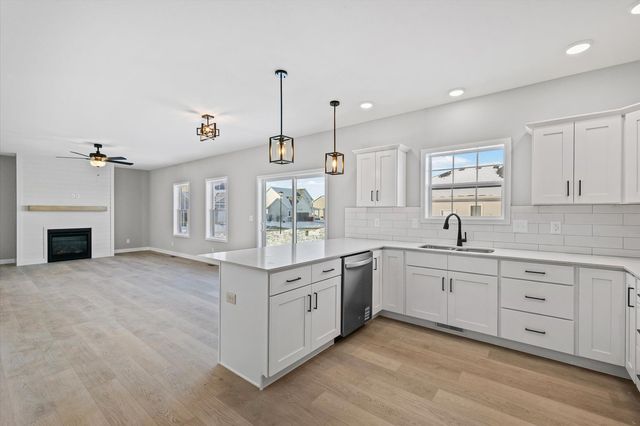 302 Sutton Drive, Savoy, IL 61874