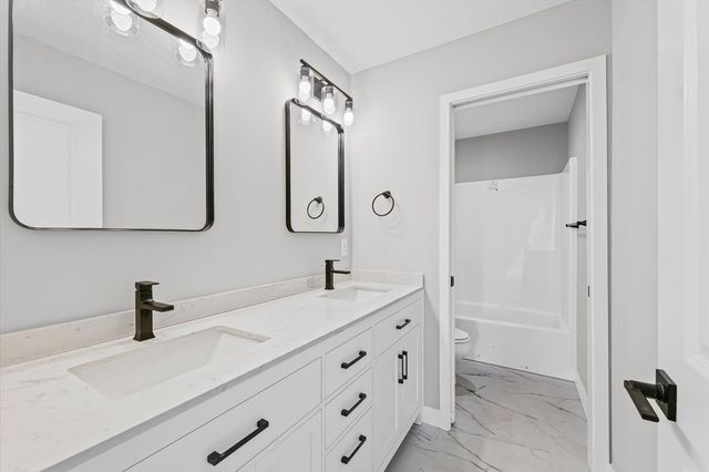 302 Sutton Drive, Savoy, IL 61874