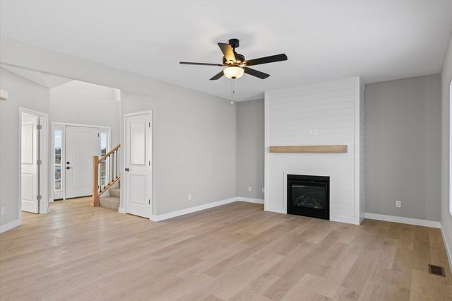 302 Sutton Drive, Savoy, IL 61874